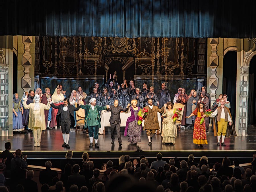 The entire cast of Vero Beach Opera’s 2024 production of Don Giovanni takes a bow at curtain call (photo by JPR Images).